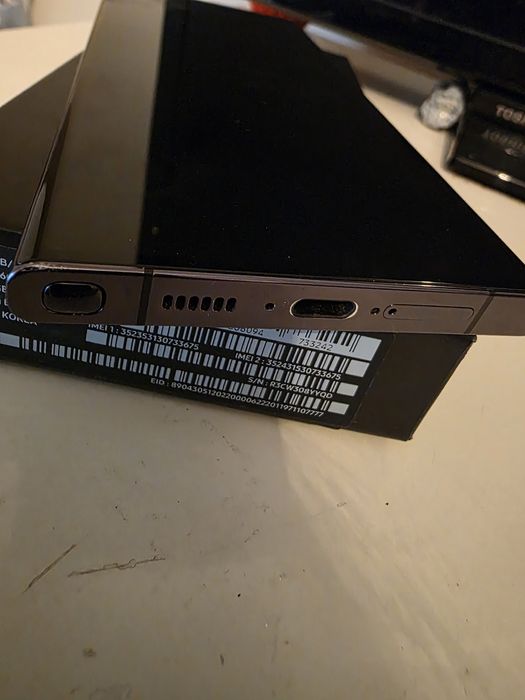 Samsung Galaxy S23 Ultra - 256GB / 8GB