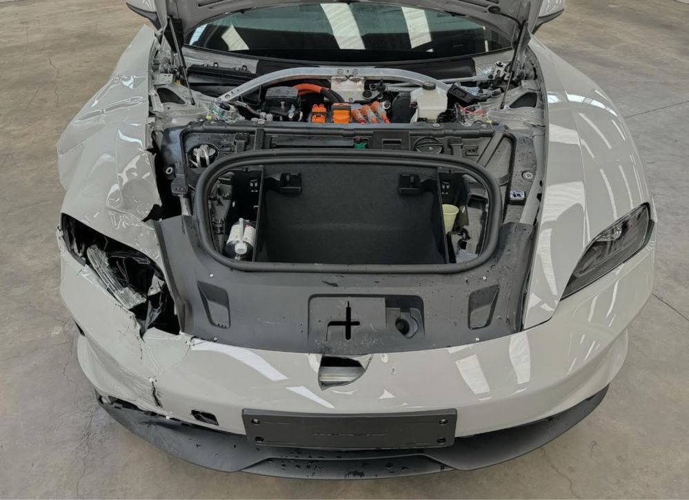 Porsche Taycan  бампер фара двері