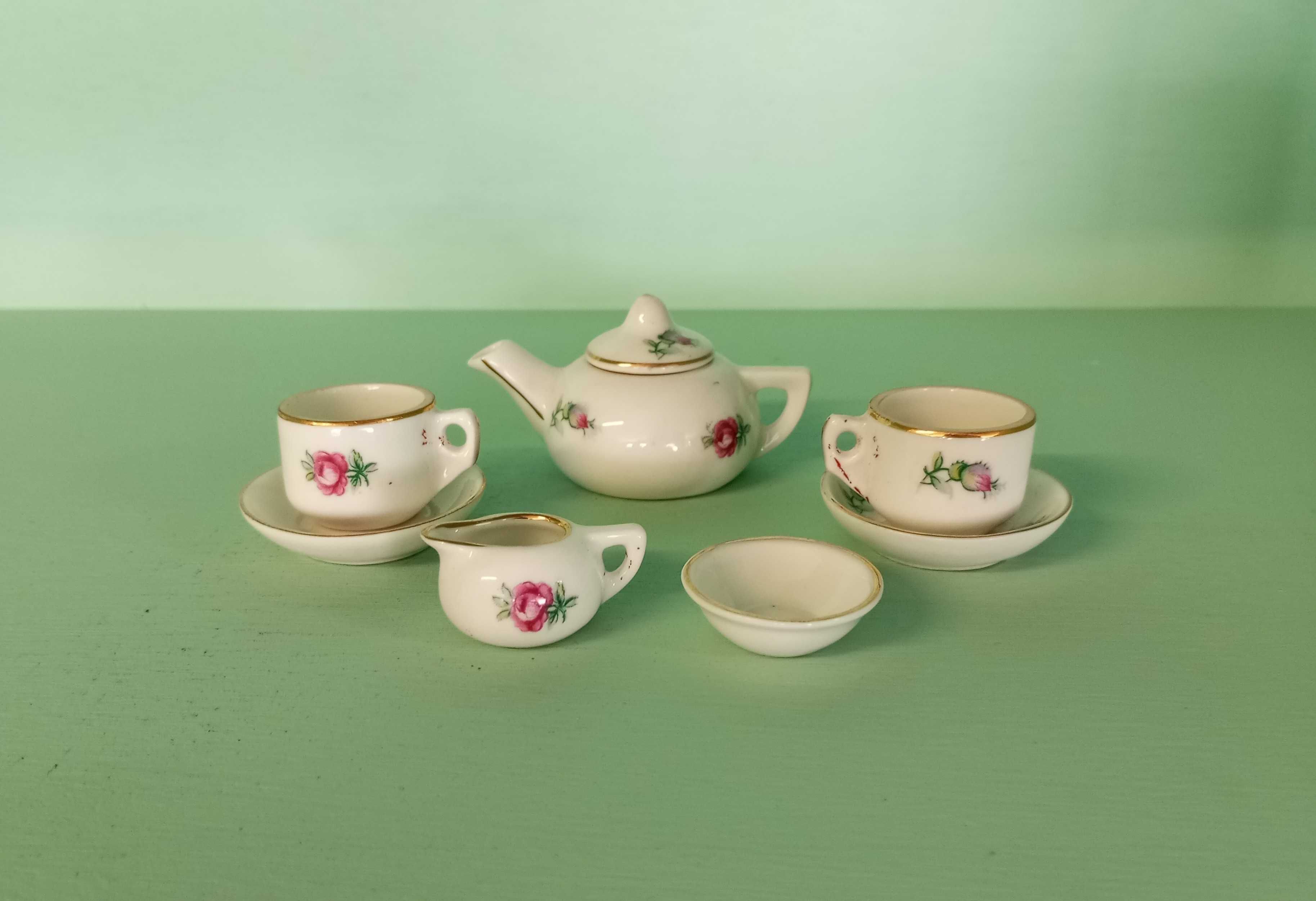 Antigo tête-à-tête miniatura em porcelana da Vista Alegre 1947 a 1968