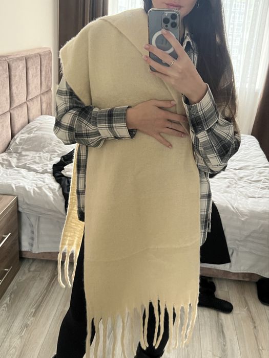 Бежевий теплий шарф