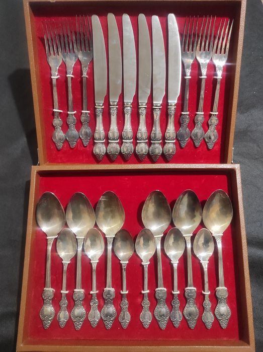 Столовий набір з МНЦ , виробник  Режевський механічний завод .