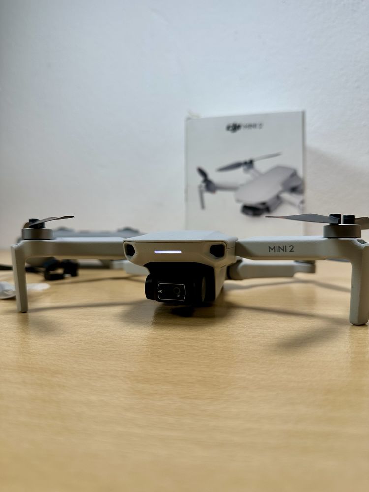 Drone DJI Mini 2 (4K - Autonomia: Até 31 min - Cinzento)