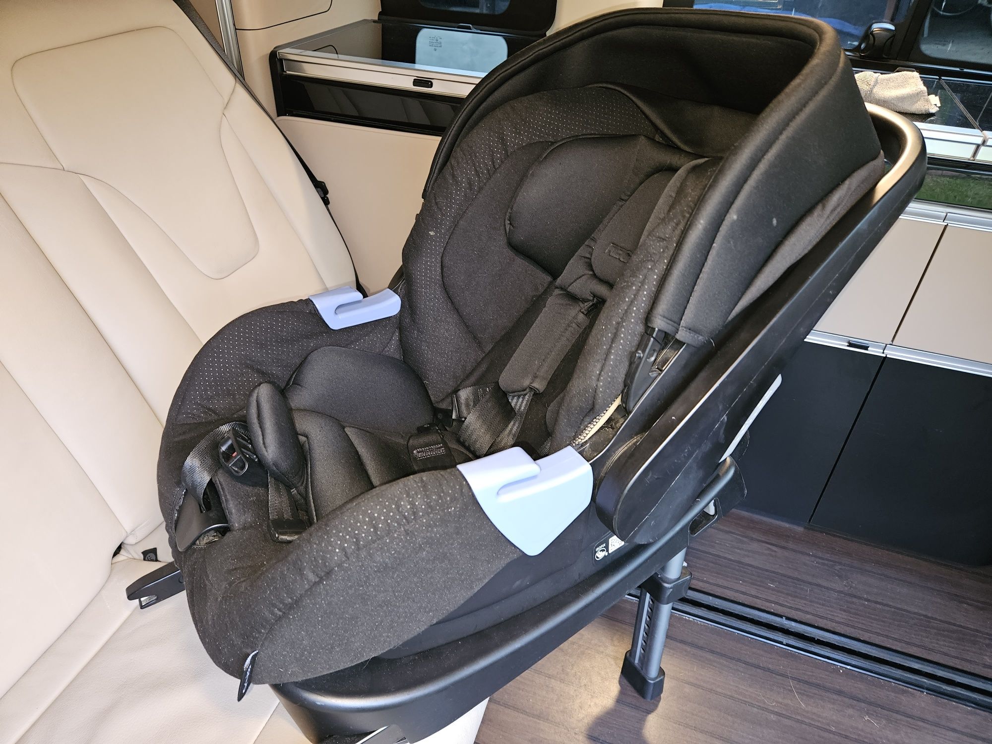 Nosidełko Recaro privia + baza iso fix