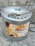 Хлебопечка Delonghi BDM755.S