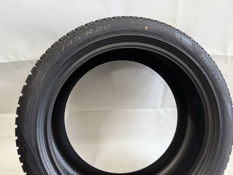 255/45/20 Pirelli Winter 2 Scorpion 105V 2024R