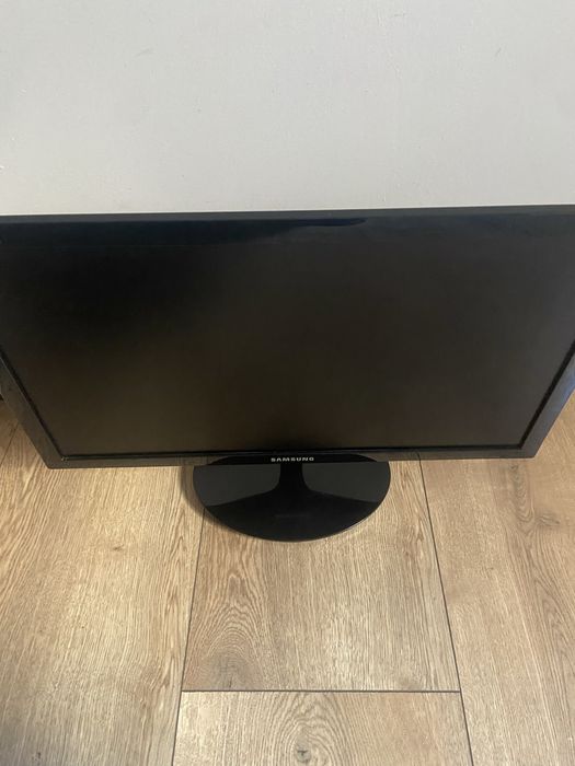 Monitor SAMSUNG 24 cale