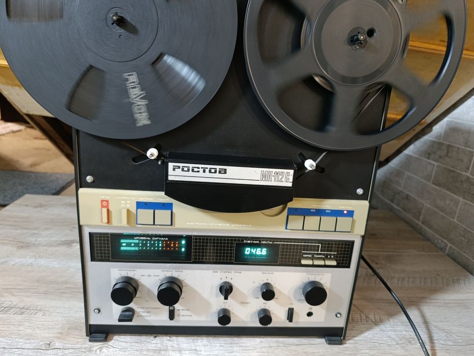 Катушечный магнитофон Ростов МК-112С (27 катушки и 710 стеклоферрит)
