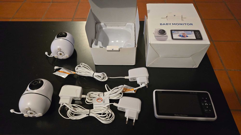 Monitor de bebé com duas câmaras...