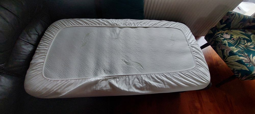 Łóżeczko Sundvik Ikea kolor szafo-brązowy