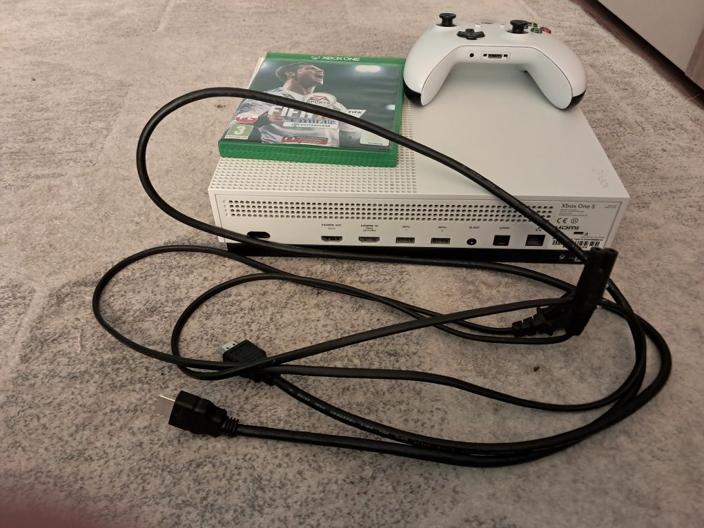 Sprzedam xbox one s  z 1tb i z napędem
