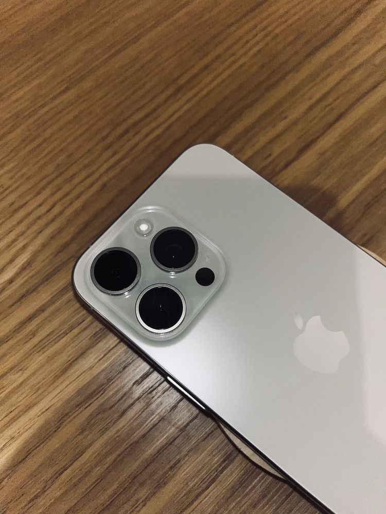 iPhone 15 Pro Max 100% BATERII
