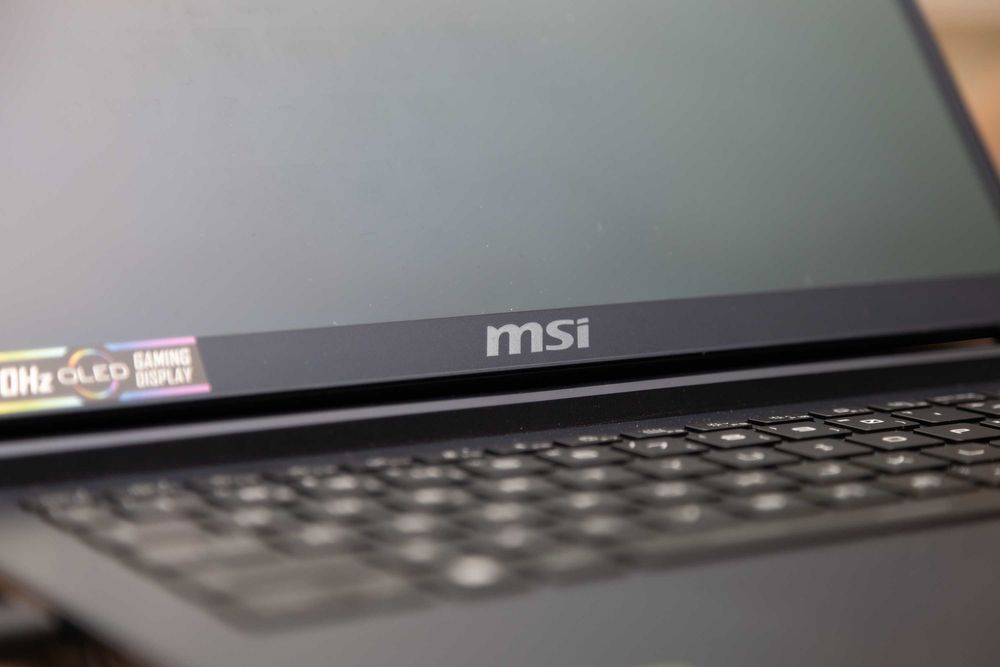 Portátil MSI 14" Stealth 14 AI Studio (I9 Ultra | RTX 4070 | 32GB RAM)