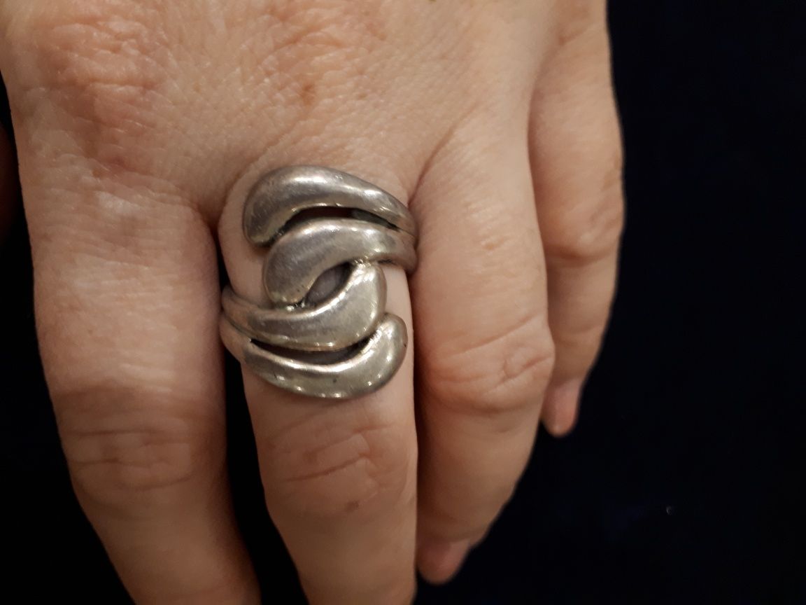pierścionek srebrny fale