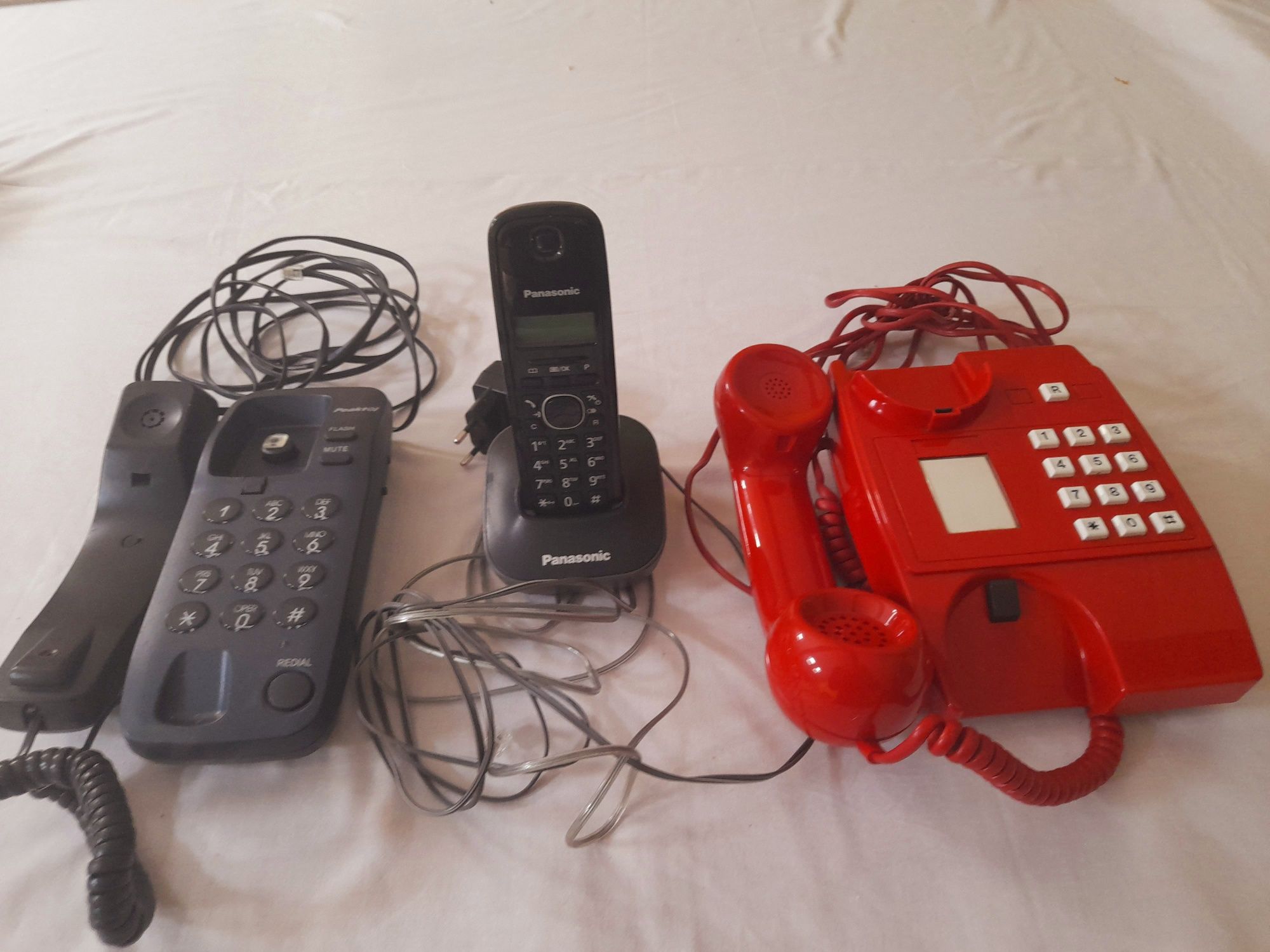 Telefones de vários modelos.