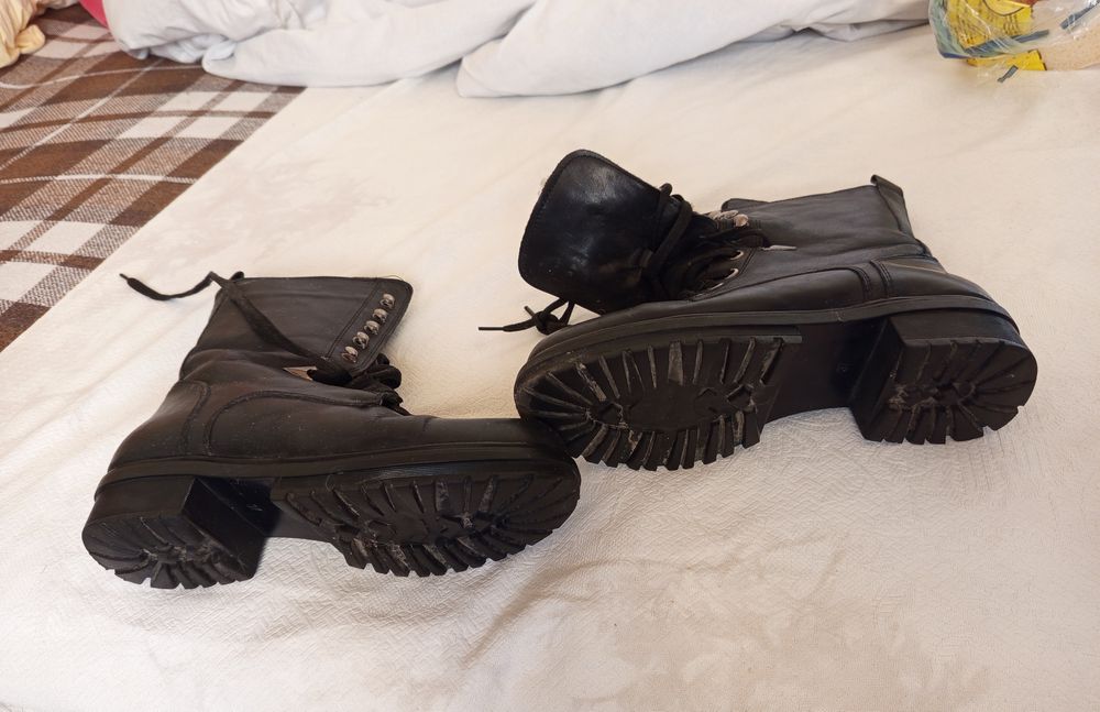 Продам Женские теплые сапожки 37 размера в Идеальном состоянии.