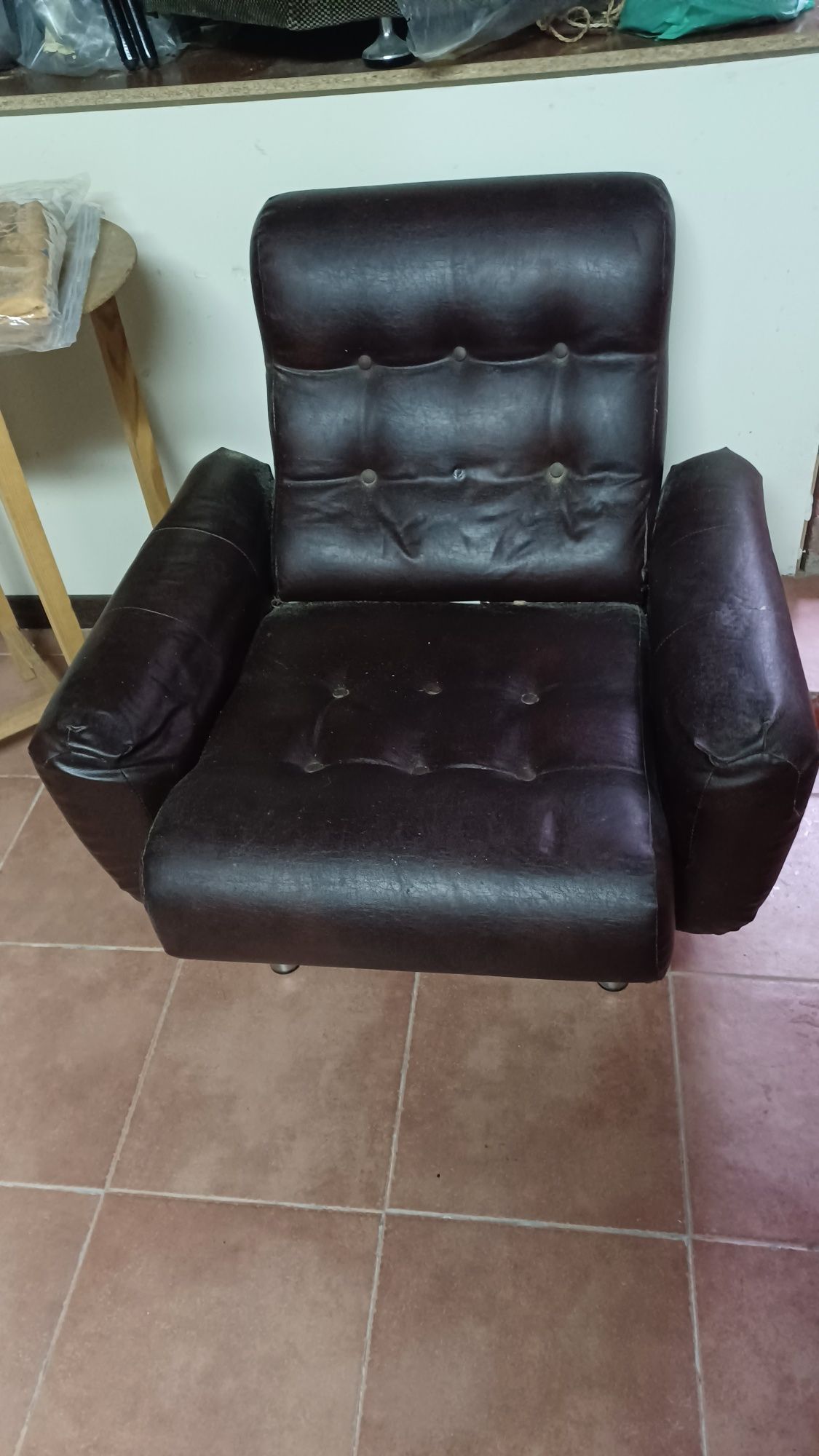 Conjunto de sofa- cama e dois maples