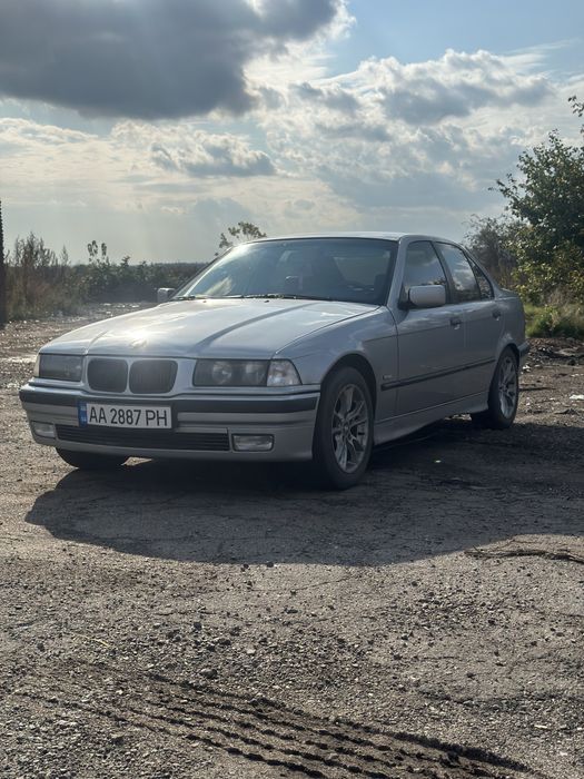 Бмв е36 1997 2.0 в непоганому стані
