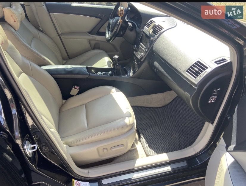 Тойота Авенсіс 2008 року випуску