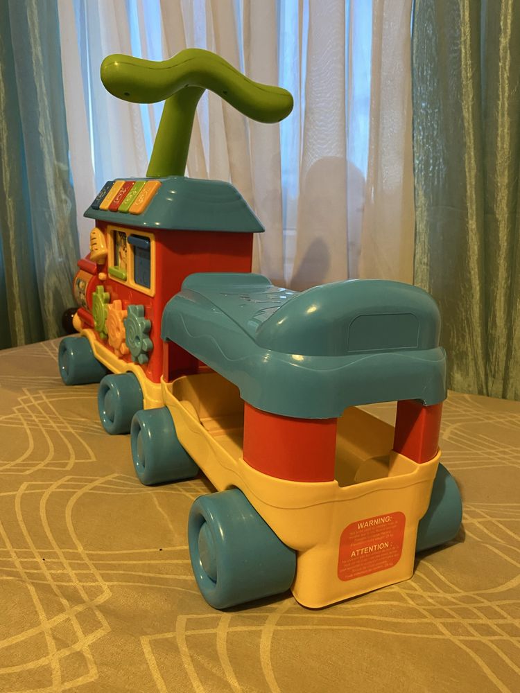 Vendo Brinquedos de Bebé (Comboio Andarilho Interativo e Motinha)