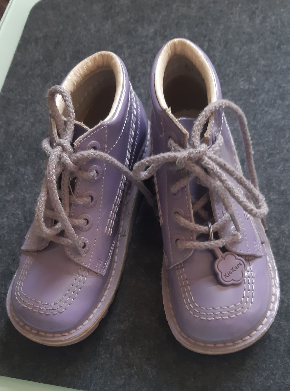Kickers  liliowe lakierowane 31