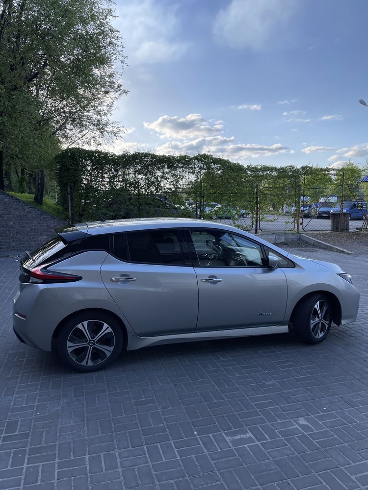 Nissan Leaf 2018 год