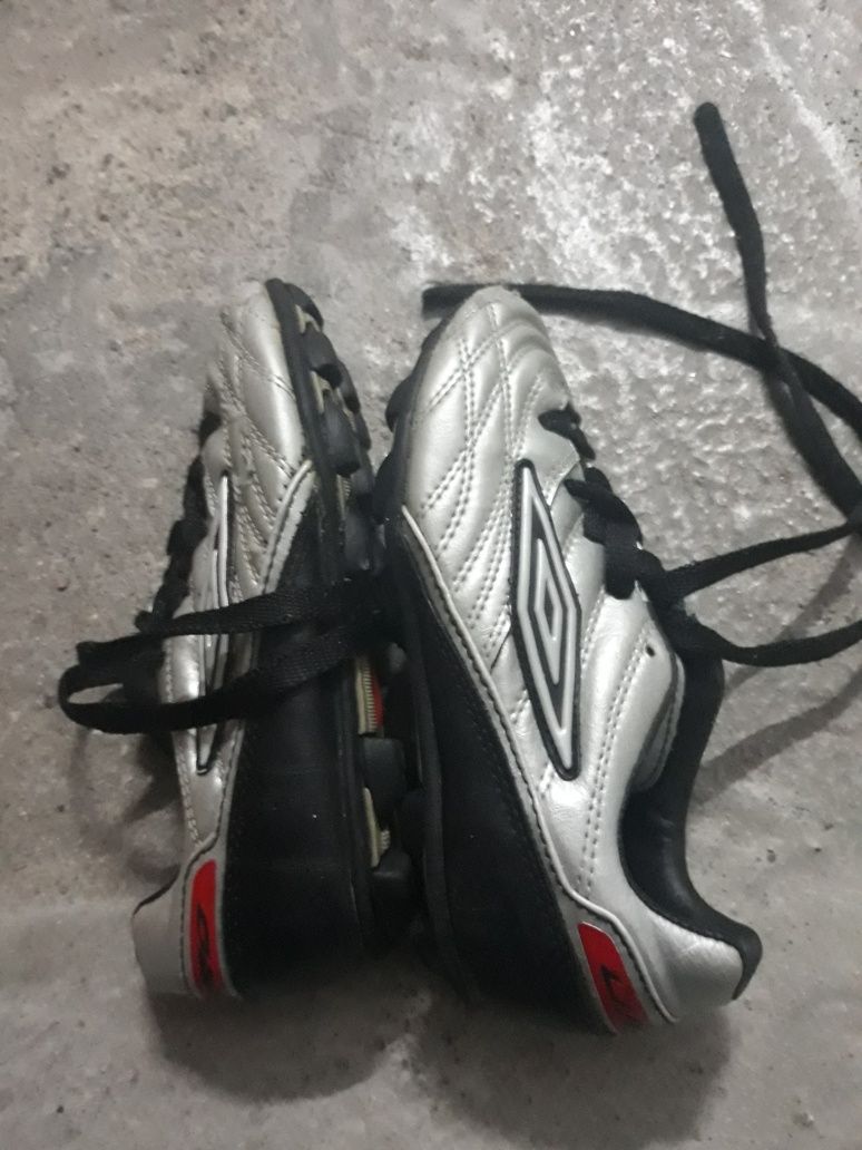Chuteiras da Umbro