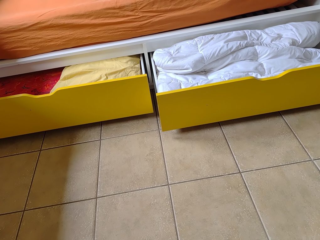 Łóżko z materacem 90x200