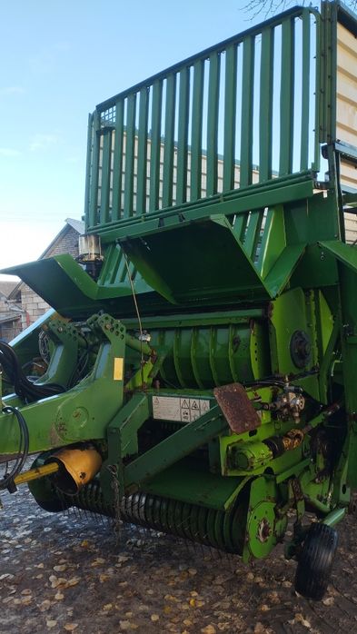 Przyczepa samozbierająca