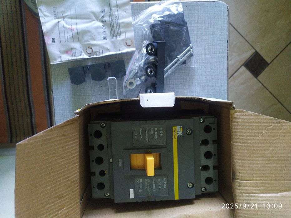 Автоматичний вимикач IEK BA88-35