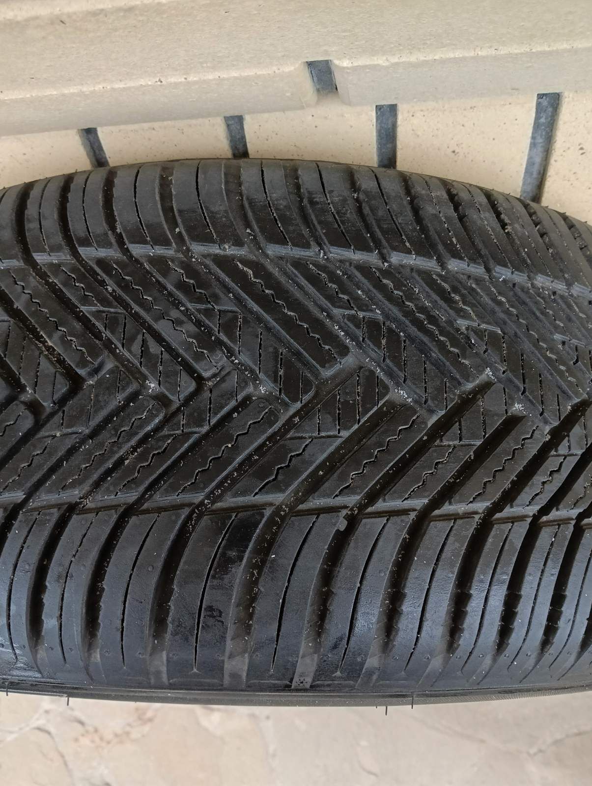 Hankook Kinergy 4s2 225/55 r16 99w (270км/ч)