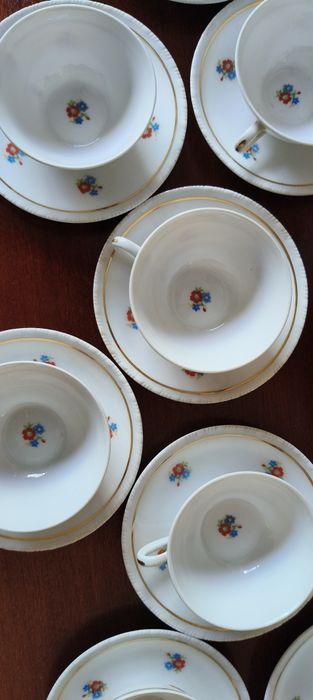 Serviço de chá em porcelana branca da Vista Alegre, Portugal.