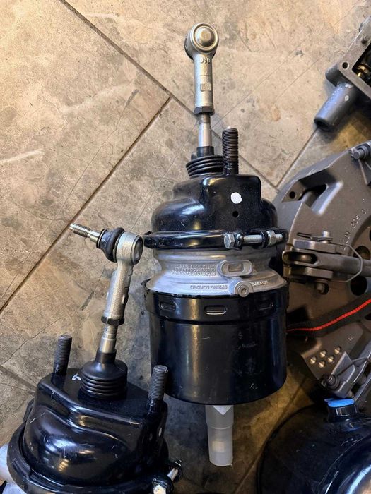 Siłownik hamulca Mercedes Unimog U400 U500