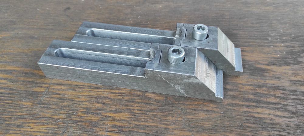 Фрезерні клинові прижими