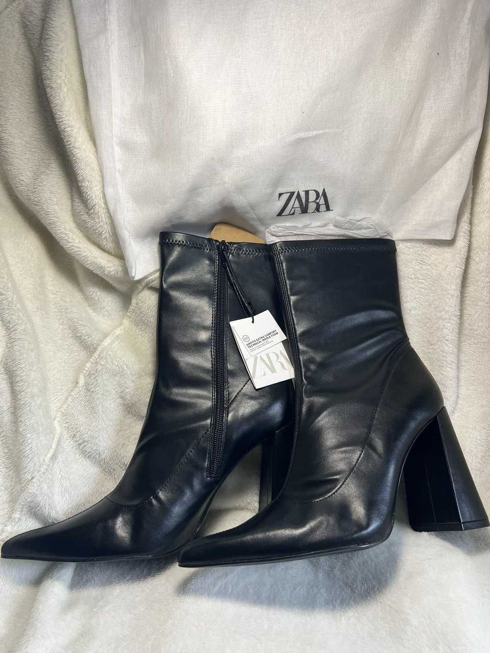 Взуття Zara Geometric High Heel Ankle Boots