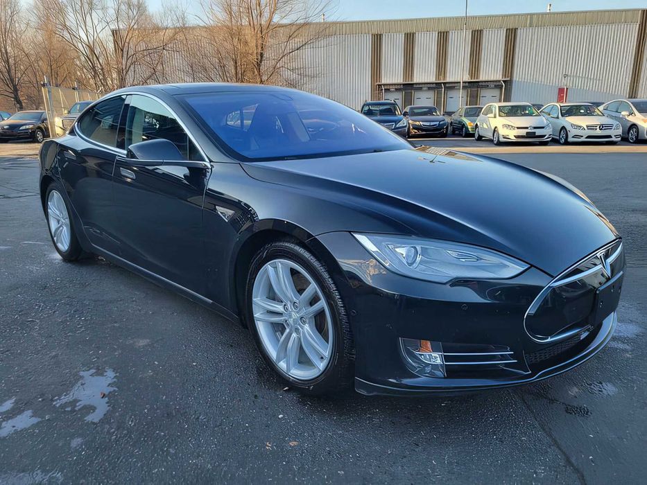 Tesla Model S      2015