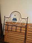 Cama em ferro com desenhos