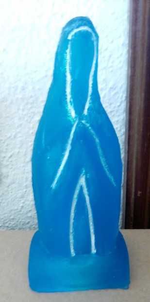 Santas e anjos estilizados com luz interior