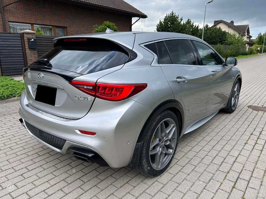 Infiniti QX30 2017 року