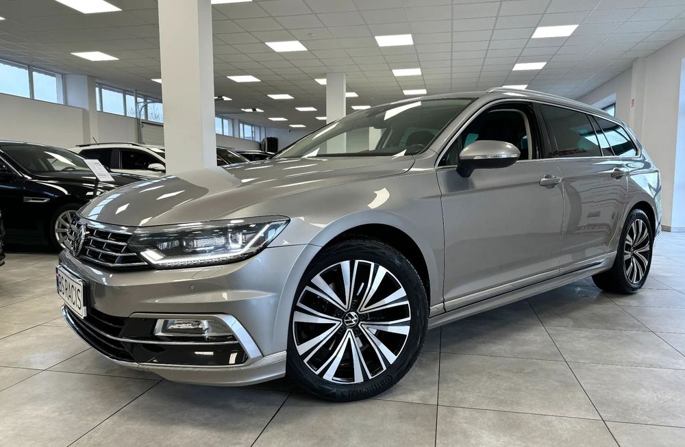 Volkswagen Passat R Line / B8 / grzane fotele i kierownica / kamera / hak /
