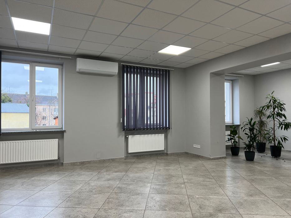 Оренда (продаж)приміщень в центрі міста 719,2 м.,720м по вул.Гузара,49