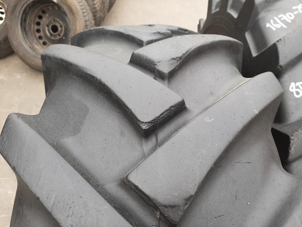 Opona używana 405/70-20 ; 16.0/70-20 ; 405/70R20 MRL 600zł W4443