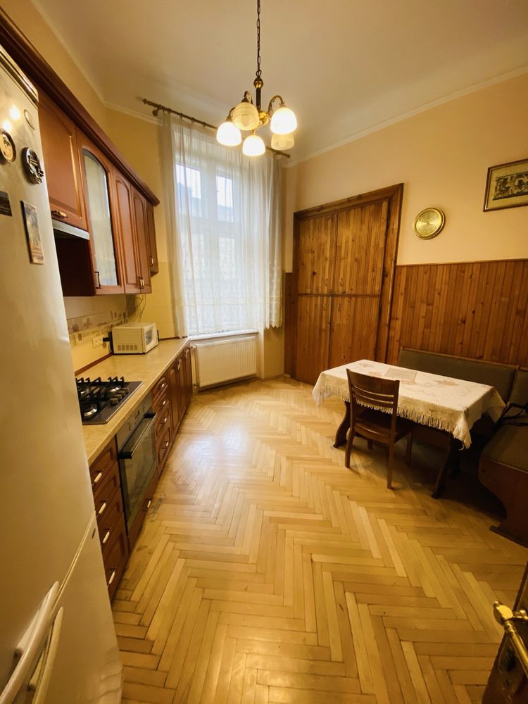Продаж 2к квартири вул. Поповича, центр Львова