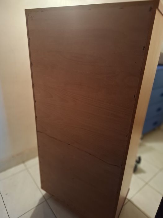 Móvel alto de madeira