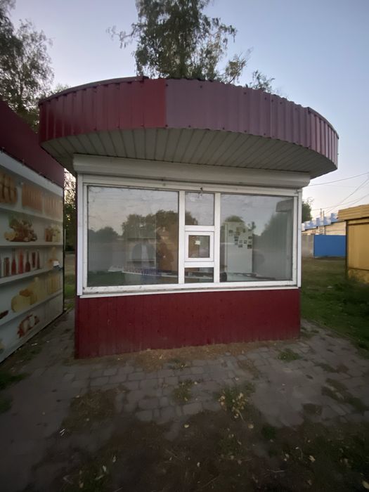 Кіоск, ларьок, маф разом з землею