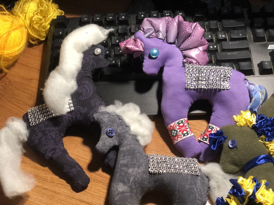 Коник іграшка  ручної роботи.