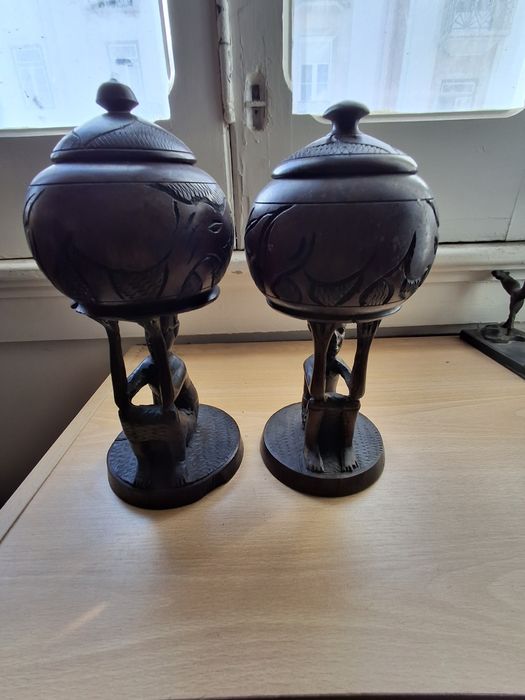 Par caixas esculturas africanas em madeira cerca 25 cms