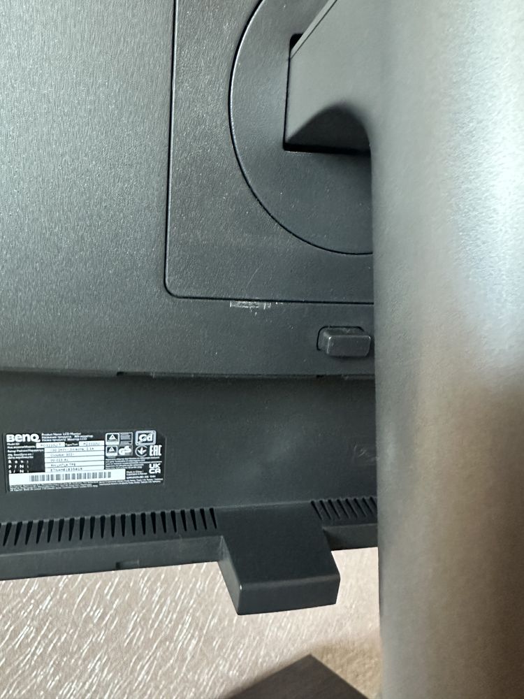 Продаю професійний монітор BenQ PD3220U, придбаний новим у 2023 році