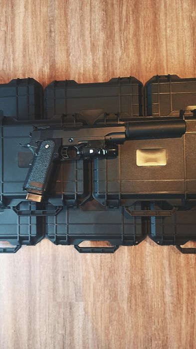 Металевий іграшковий пістолет