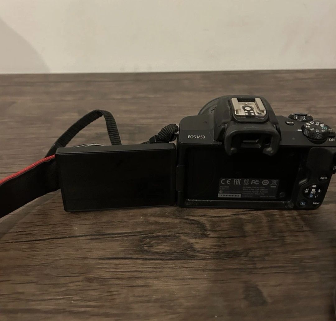 Canon EOS M50 + Lente 15-45mm IS STM