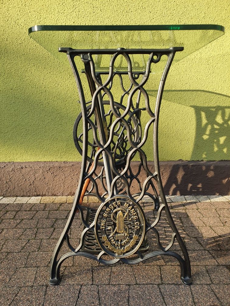 Stolik ze szklanym blatem Podstawa maszyny do szycia Singer